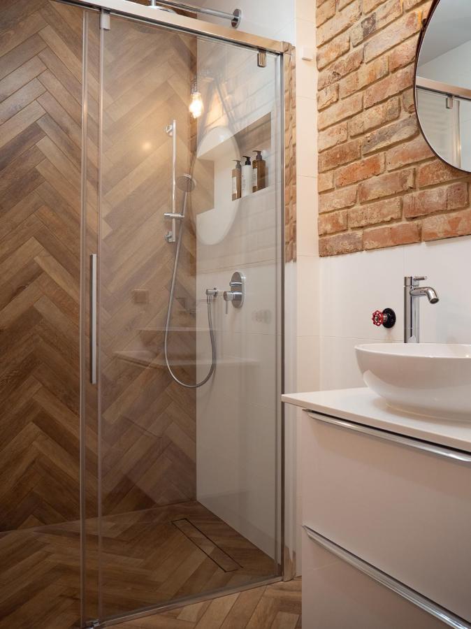 Brick House Premium *